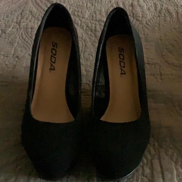 Women’s black wedges! - Picture 2 of 4